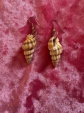 Conch Sea Shell Earrings Boho Bohemian Island Vacation Beach Beige Dangle